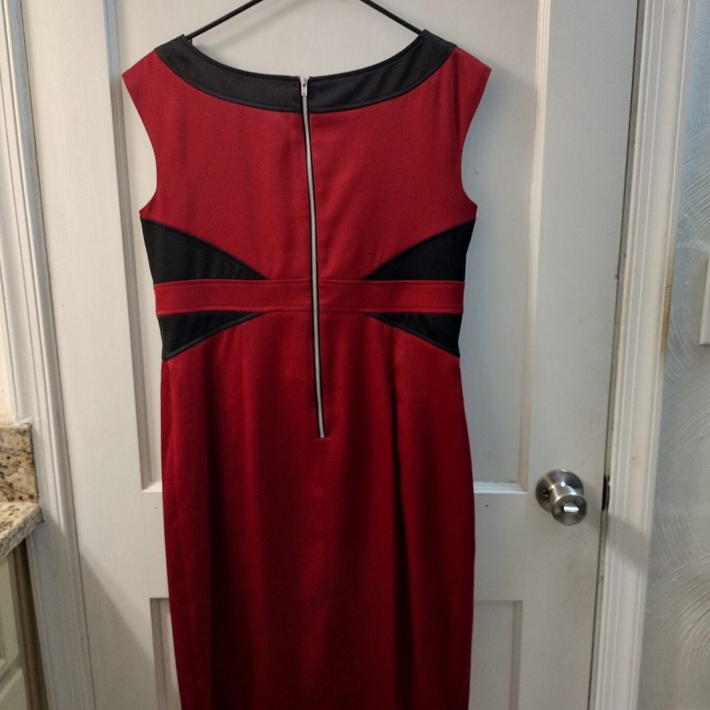 Maggy L, Size 12, Black and Burgundy Brand-New Sleeveless Dress. - Picture 3 of 4